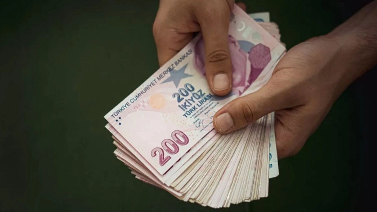 500.000 TL ihtiyaç kredisi çekmek için aylık maaşın kaç lira olması gerekiyor?