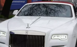 Burak Özçivit servetiyle olay oldu! 35 milyon TL’lik araba aldı